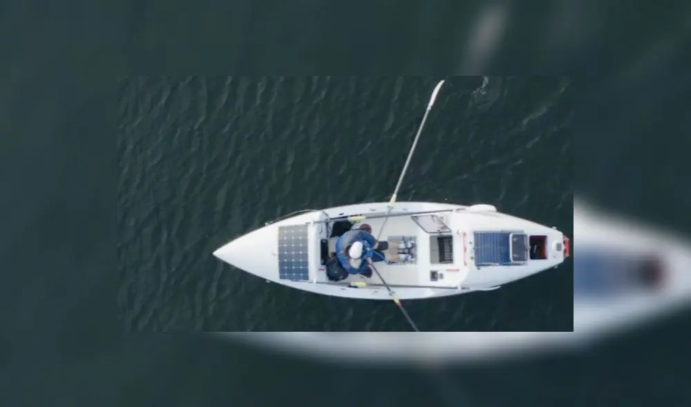 Angela Madsen a bordo de Rowlife, con el que remaba en el Pacífico. Foto: @msparasurfer. Angela Madsen a bordo de Rowlife, con el que remaba en el Pacífico. Foto: @msparasurfer.