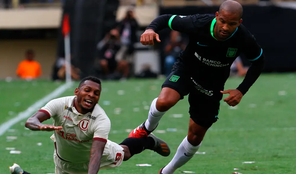 Alberto Rodríguez jugando ante Universitario con camiseta de Alianza Lima. | Foto: GLR