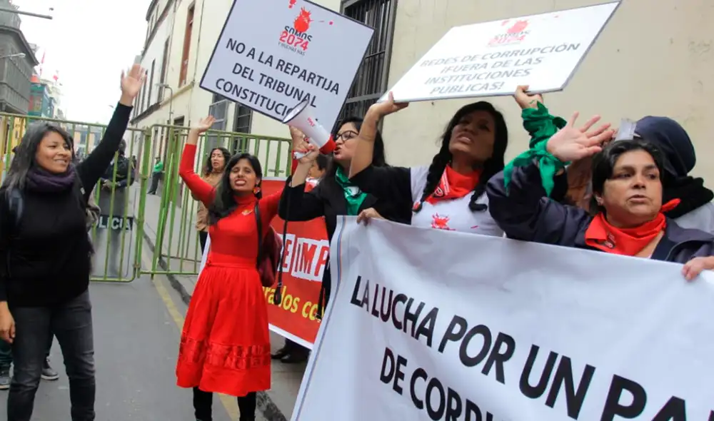 Enfrentamiento entre colectivos sociales. Foto: Antonio Melgarejo/La República. Enfrentamiento entre colectivos sociales. Foto: Antonio Melgarejo/La República.