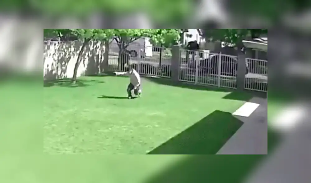 El joven trataba de escapar de los oficiales cuando recibió un balazo en la nuca. Fuente: captura de pantalla.