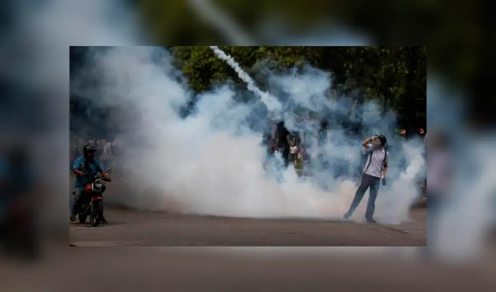Policías de Nicolás Maduro reprime protesta de universitarios contra la crisis [FOTOS]
