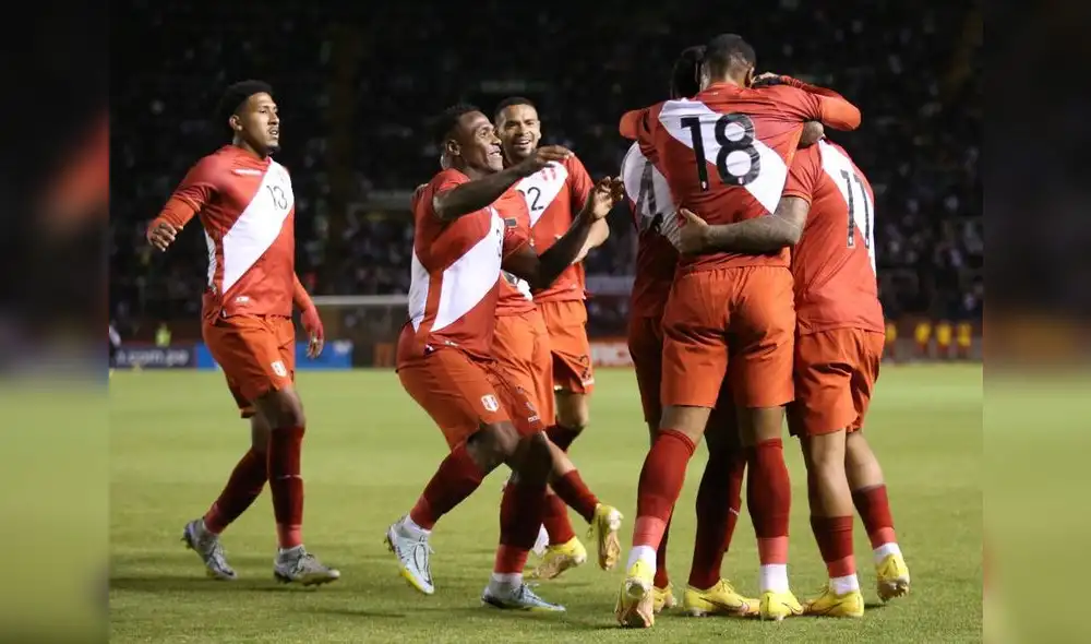 El fraterno abrazo de los jugadores de la selección peruana tras el gol de Iberico. Foto: Selección peruana/Twitter El fraterno abrazo de los jugadores de la selección peruana tras el gol de Iberico. Foto: Selección peruana/Twitter