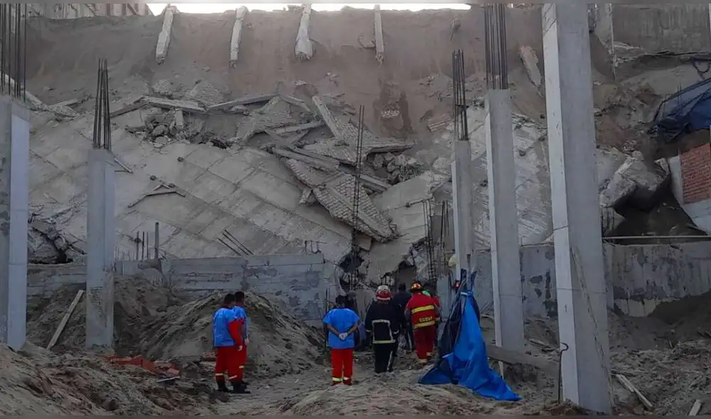 El bombero encargado del rescate detalló que no pueden usar maquinarias por las características del terreno. Foto: Raúl Egúsquiza / URPI - LR