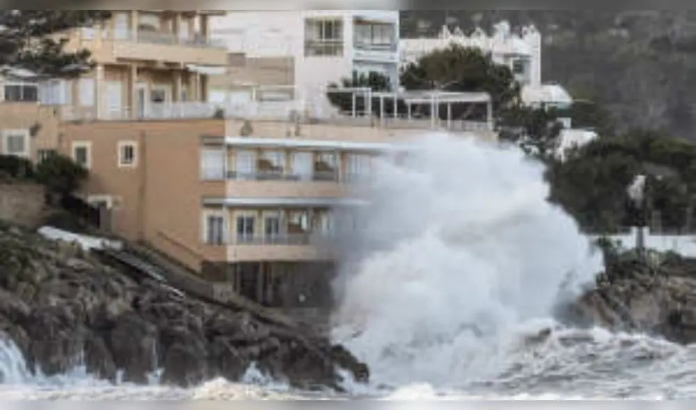 35 puertos son cerrados por oleajes anómalos