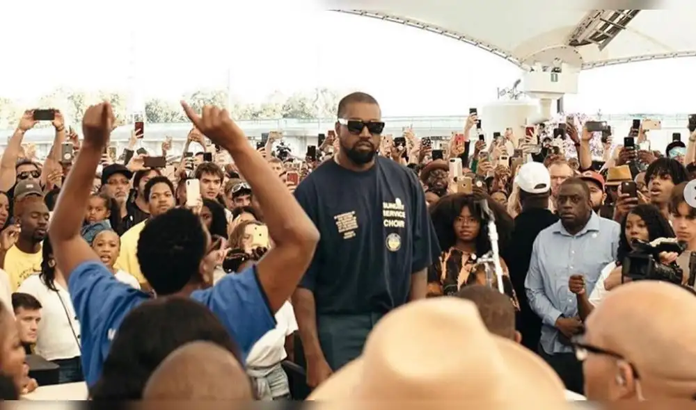 Video de Kanye West, aparentemente comiéndose la cera de su oído, es viral