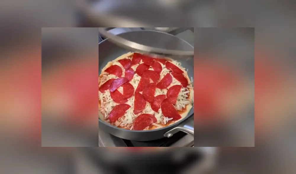 La joven mostró cómo preparar este popular platillo de una forma sencilla utilizando una sartén. Foto: Tiktok