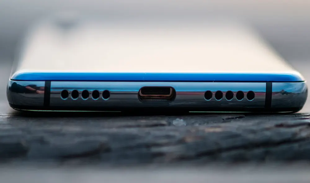 La mayoría de smartphone modernos ya no trae puerto para audífonos. Foto: Xataka