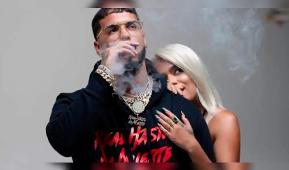 Anuel AA es duramente criticado por presumir lujosos objetos
