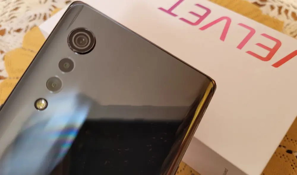 El celular cuenta con una triple cámara trasera. Foto: Juan José López / La República