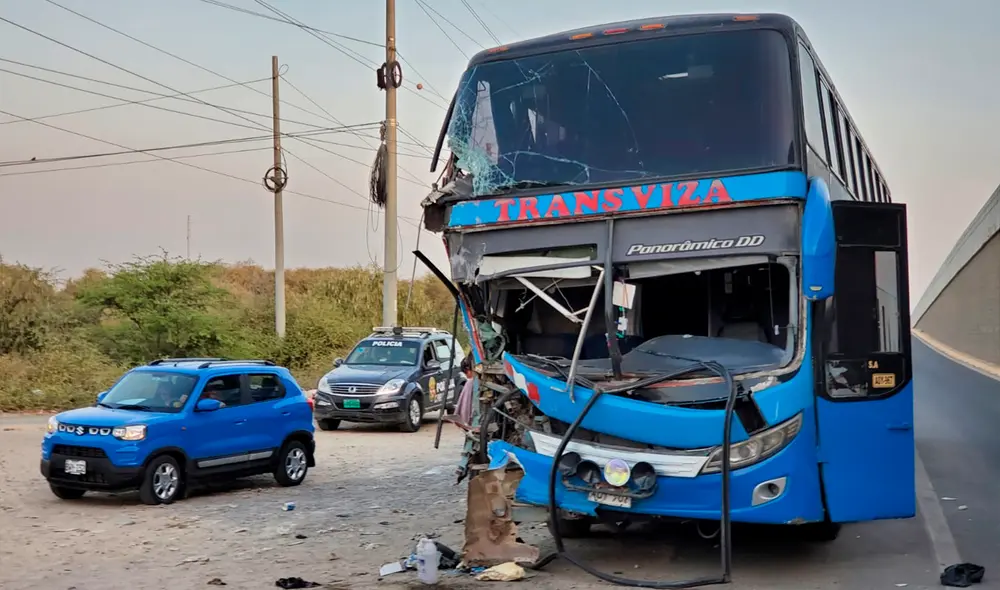 Producto del fuerte impacto, cinco personas resultaron heridas. Producto del fuerte impacto, cinco personas resultaron heridas.