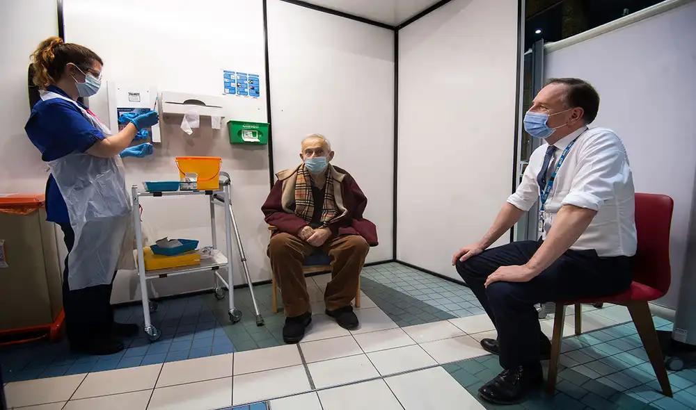 Ahora la nueva variante del coronavirus es la que más se propaga en Inglaterra. Foto: AFP Ahora la nueva variante del coronavirus es la que más se propaga en Inglaterra. Foto: AFP