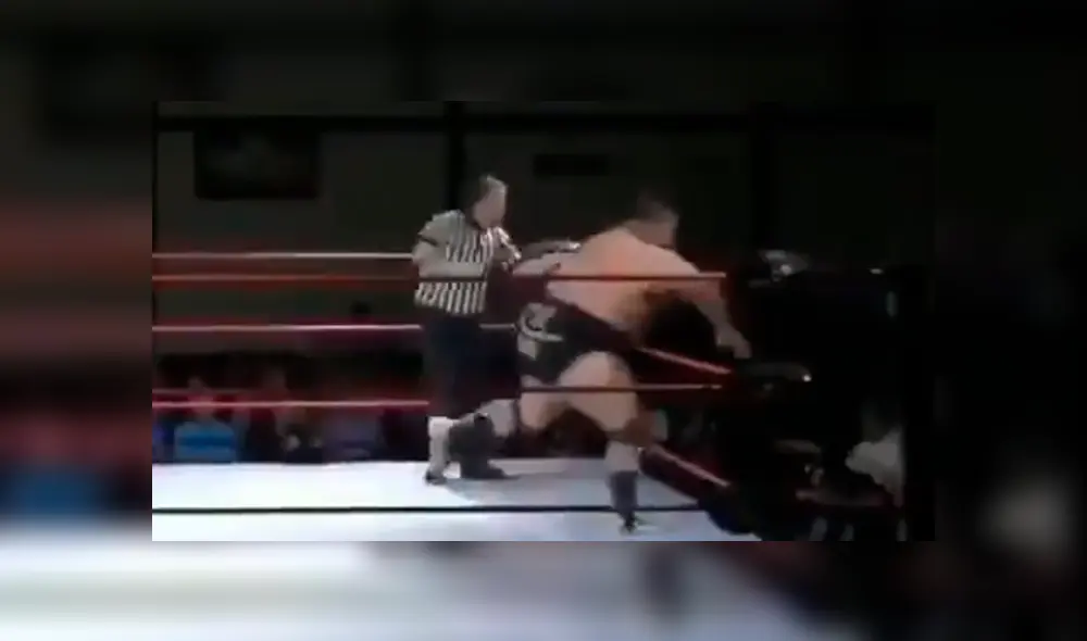 Facebook viral: Luchador se cree el ganador de combate, pero rival reacciona y le da severa lección [VIDEO] 