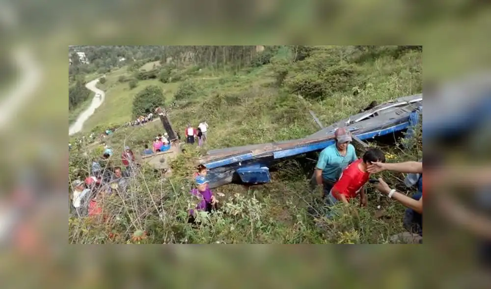 La Libertad: once fallecidos y 40 heridos tras caída de bus a abismo