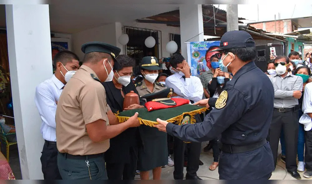 Realizaron homenaje a policía fallecido en la ciudad de Sullana. Realizaron homenaje a policía fallecido en la ciudad de Sullana.