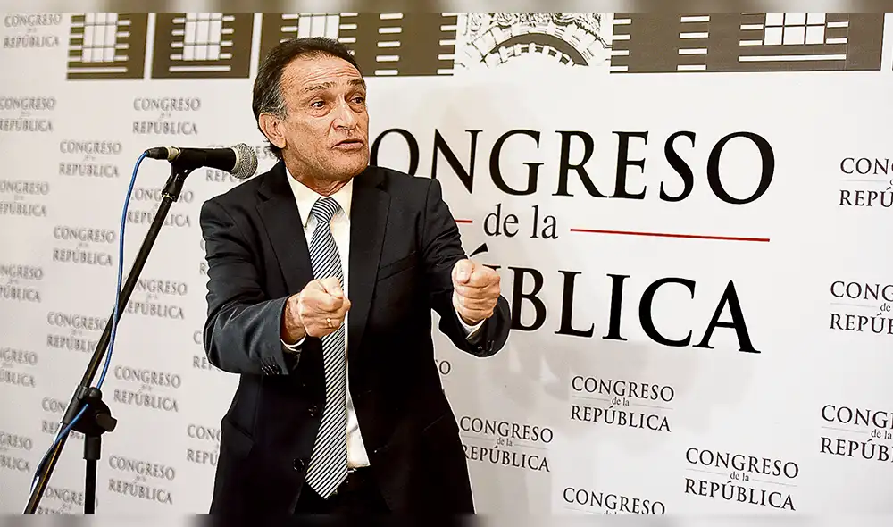 Ética aprueba investigar a Becerril y Ushñahua 