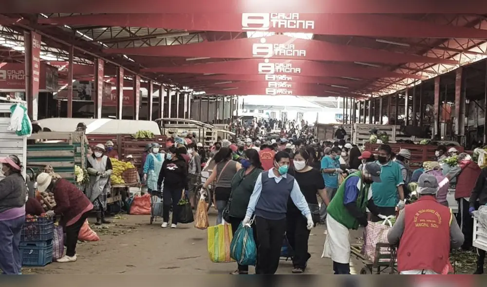 Mercado Grau, antes. Los pasillos lucían atestados de personas pese a las recomendaciones de las autoridades sanitarias. Mercado Grau, antes. Los pasillos lucían atestados de personas pese a las recomendaciones de las autoridades sanitarias.