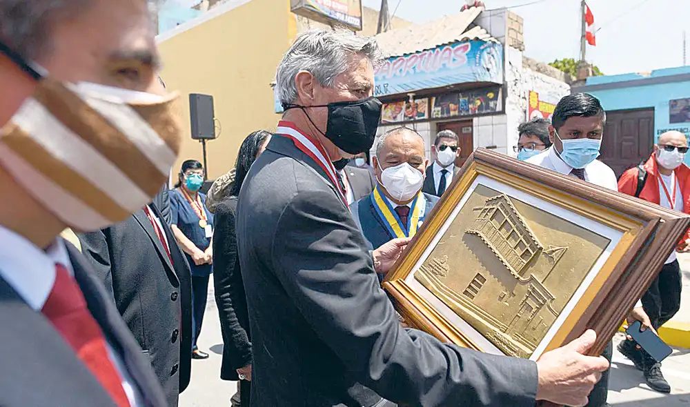 Recuerdo. Lo declararon hijo de Huaura y dieron regalos. Foto: difusión Recuerdo. Lo declararon hijo de Huaura y dieron regalos. Foto: difusión