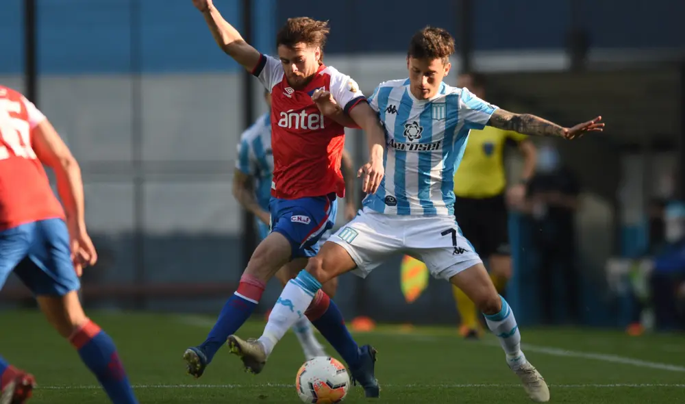Racing y Nacional chocan por la Copa Libertadores. (Créditos:EFE)