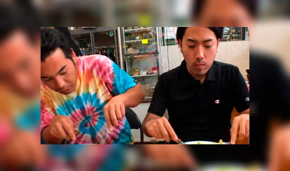 Reacciones de turistas al probar pollo a la brasa. Foto: Captura Reacciones de turistas al probar pollo a la brasa. Foto: Captura