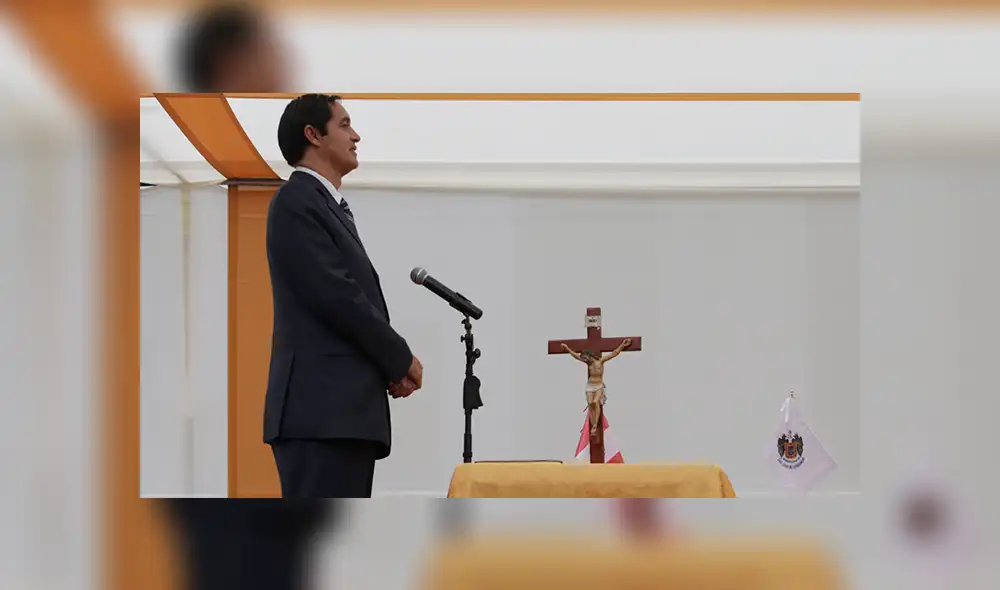 SJL: Alcalde le toma juramento a regidor y repite la frase ‘‘por Dios y por la plata’’ [VIDEO]