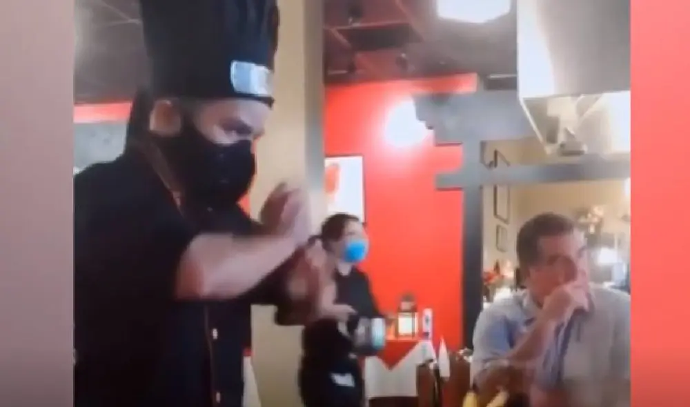 Desliza para ver cómo culminó el jutsu de fuego. Foto: Reddit/R/Naruto