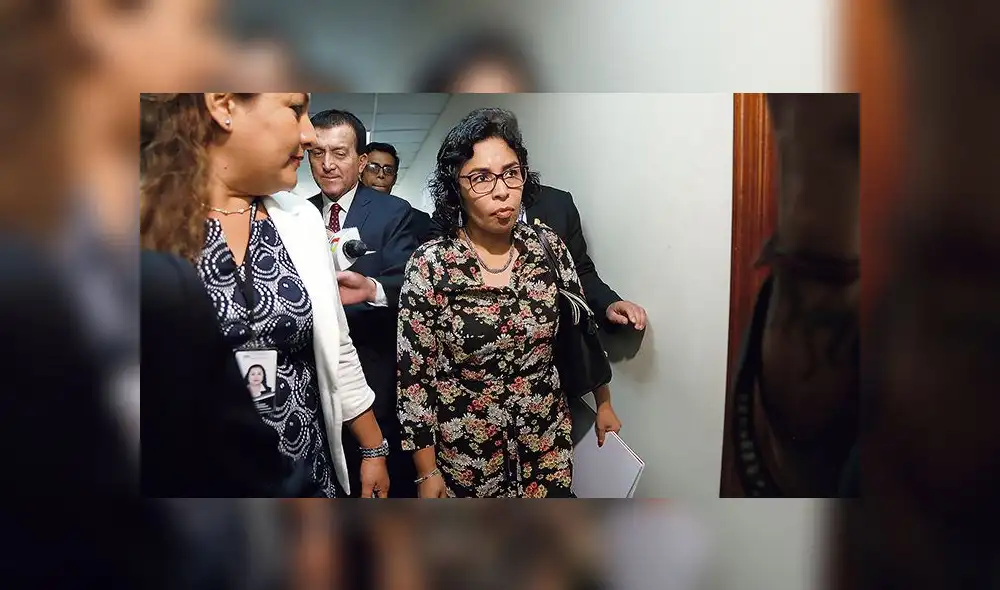 Ministra de Cultura renuncia por irregular licitación 