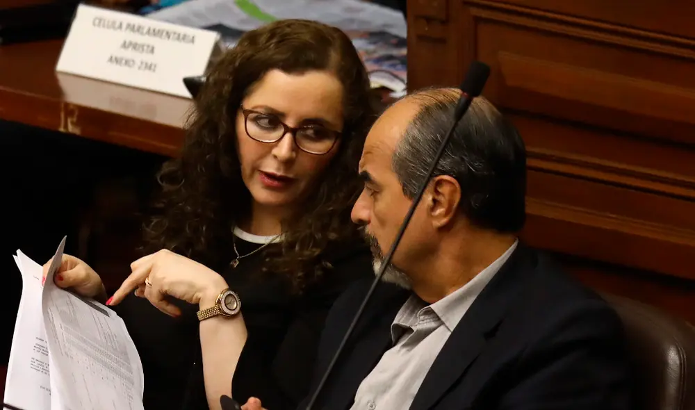 Rosa Bartra presidió la Comisión de Constitución, la que encarpetó y archivó iniciativas que el Poder Ejecutivo enviaba como solución a la crisis política.