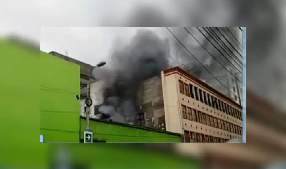 Incendio en Mesa Redonda: falleció una persona que habría estado encerrada con candado [VIDEO]