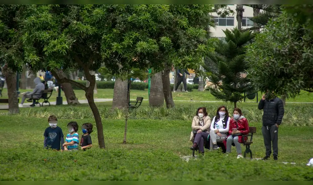 Vocero de EsSalud indicó que aumento de infectados se debería a que no se toman medidas adecuadas en espacios públicos. (Foto: John Reyes / La República) Vocero de EsSalud indicó que aumento de infectados se debería a que no se toman medidas adecuadas en espacios públicos. (Foto: John Reyes / La República)