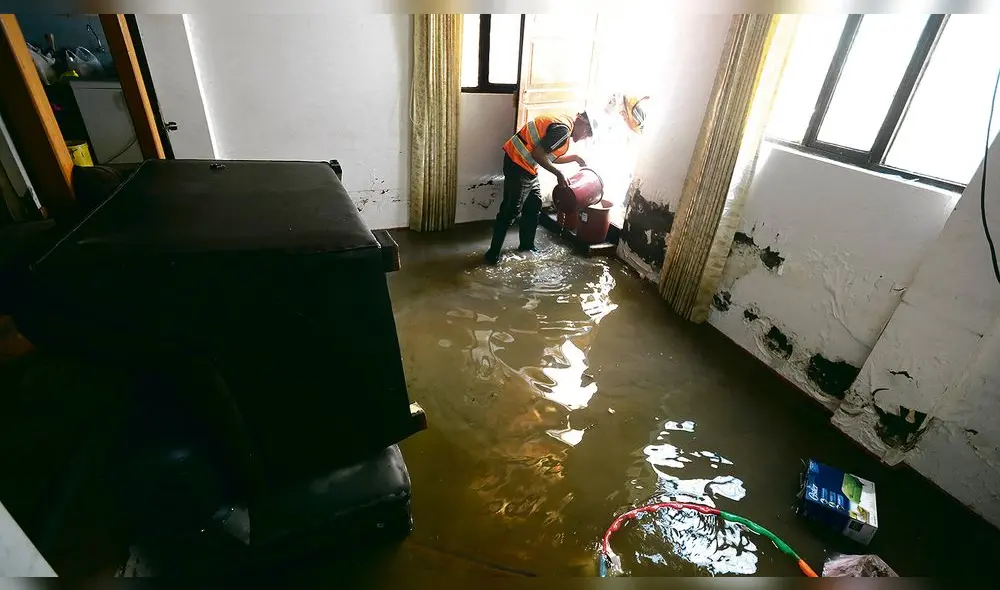 PERJUDICADOS POR ELALUVION EN AREQUIPA DEJA A VARIAS FAMILIAS EN ELDESPOJO DE SU PERTENENCIA POR CAUSA DE LLUVIA INTENSA METIENDOSE A SUS CASAS, EN LOS DISTRITOS DE SOCABAYA (RESIDENCIAL LARA - JOSE ABELARDO QUIÑONEZ - URB. CAMPO FERIAL).Y MARIANO MELGAR (LA RINCONADA). 