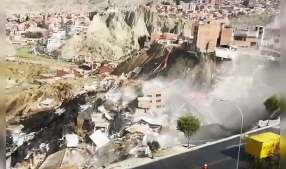 El momento en que un feroz huaico arrasa con unas 60 casas en Bolivia [VIDEO]