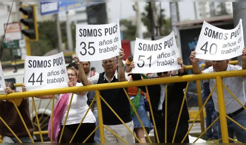 Grupo de jubilados de la PUCP afirma que le han recortado pensiones Grupo de jubilados de la PUCP afirma que le han recortado pensiones