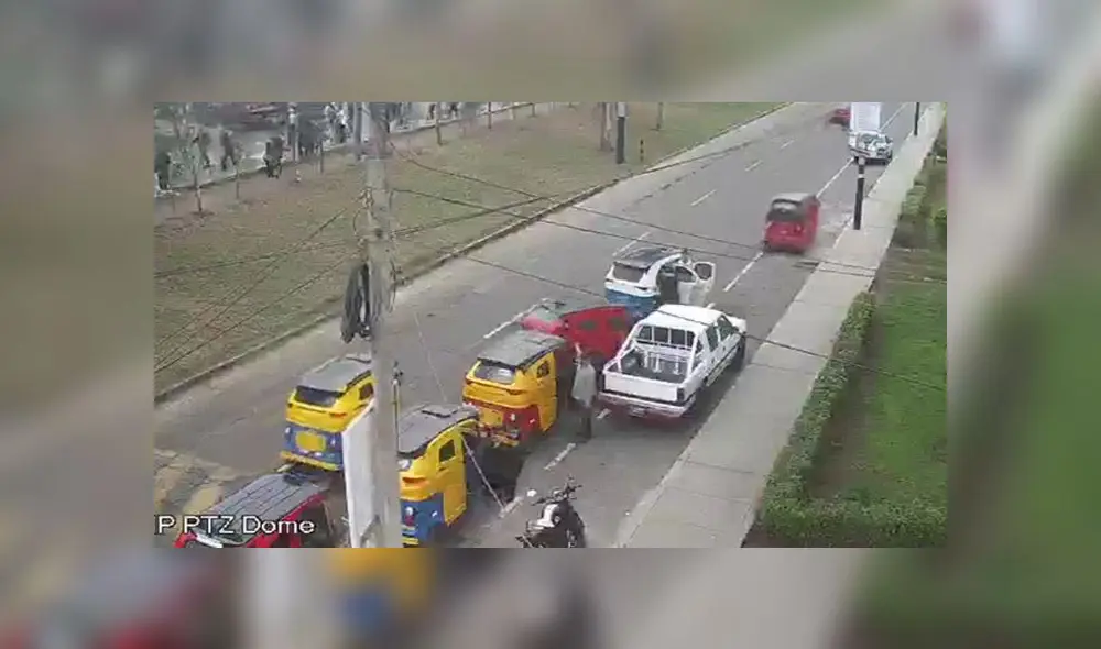 Cámaras de seguridad captaron la resistencia de mototaxistas y el desalojo realizado por parte de los agentes ediles. (Foto: Captura de video / Municipalidad de Surco)
