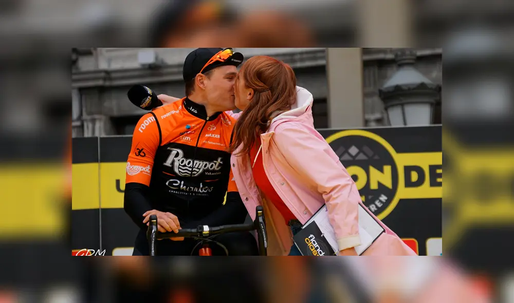 Periodista le roba un beso accidental a ciclista que entrevistaba [VIDEO]