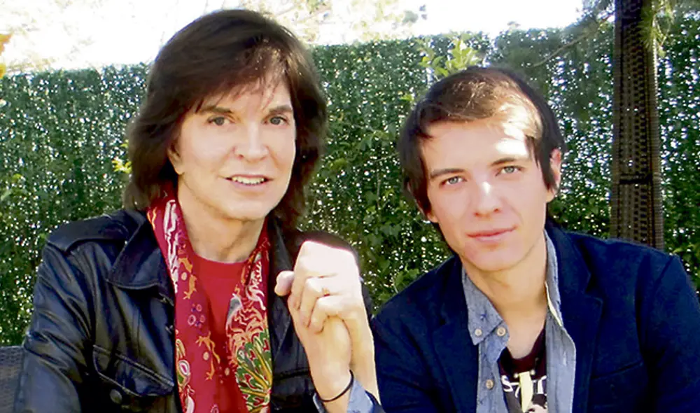 Padre e hijo. Es el heredero universal de Camilo Sesto.