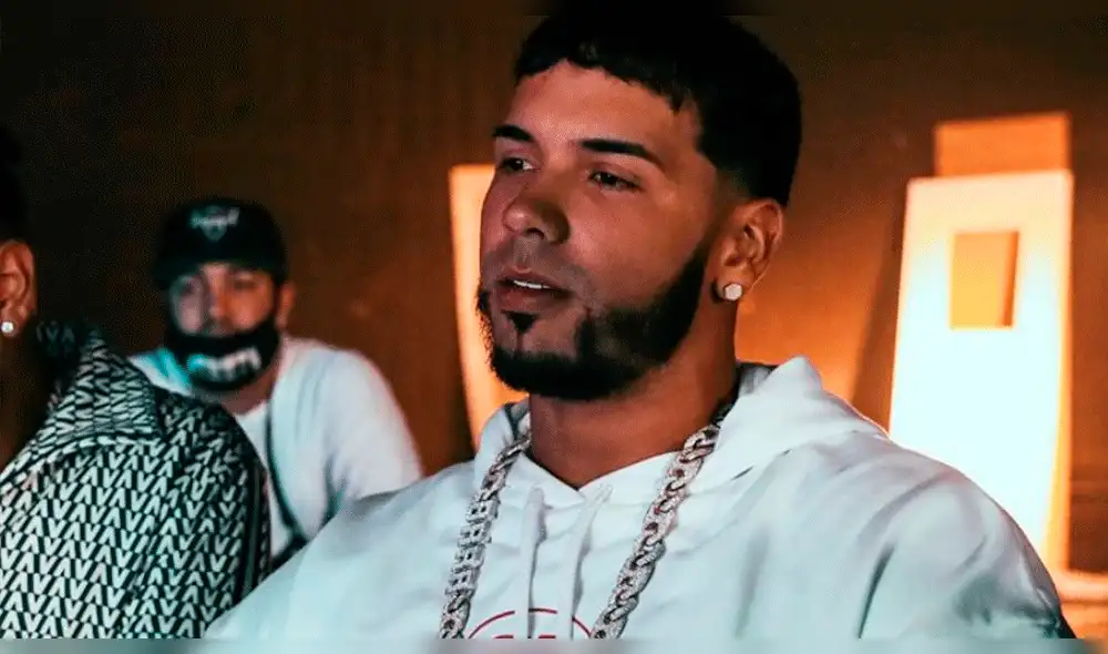 Anuel AA alardea lujos y Ozuna lo manda a callar delante de su hijo Anuel AA alardea lujos y Ozuna lo manda a callar delante de su hijo