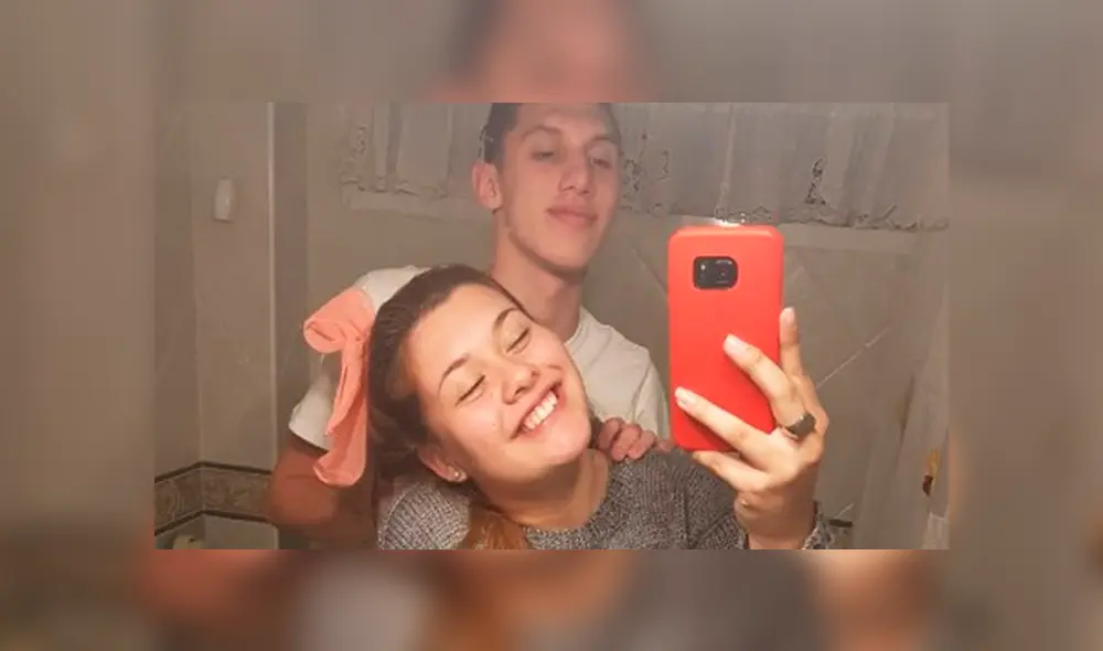 Twitter: se tomaron selfie en el baño, detalle detrás de ellos confundió a miles en Internet 