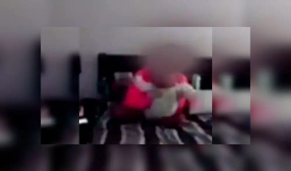 La agresora fue denunciada por los espectadores de la transmisión. Fuente: captura de pantalla. La agresora fue denunciada por los espectadores de la transmisión. Fuente: captura de pantalla.