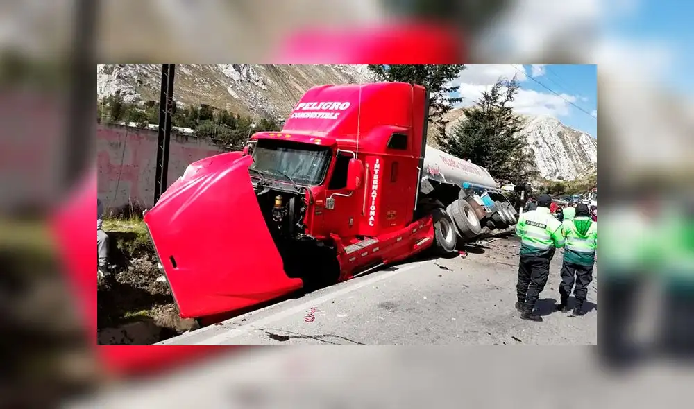 Mujer y su hijo mueren tras choque con una cisterna en la Carretera Central