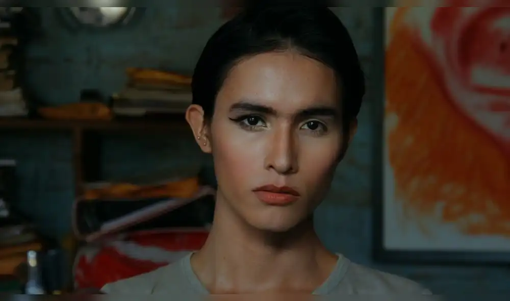 Saor Sax, un pintor iquiteño y modelo
andrógino. El concurso Miss Amazonas lo ayudó a encontrarse. Fotografía: Tamare films. Saor Sax, un pintor iquiteño y modelo
andrógino. El concurso Miss Amazonas lo ayudó a encontrarse. Fotografía: Tamare films.