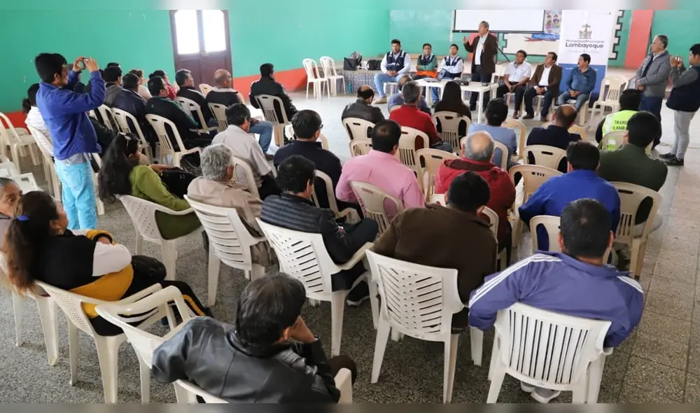 Autoridad se reunión con transportistas, comerciantes y ciudadanos.