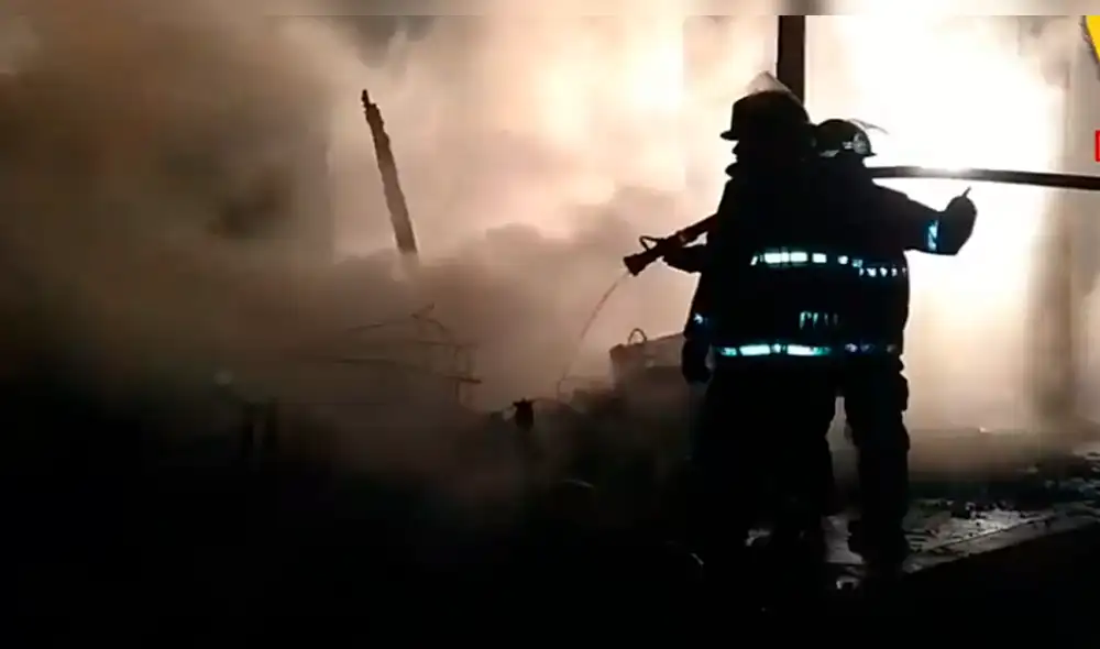 Callao: Incendio consume seis viviendas en Puerto Nuevo [VIDEO]