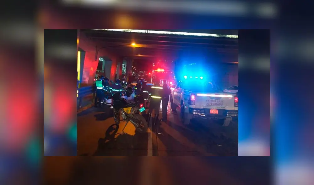 Serenos y bomberos atendieron a la víctima, quien presenta varias lesiones en el cuerpo. (Foto: Difusión)