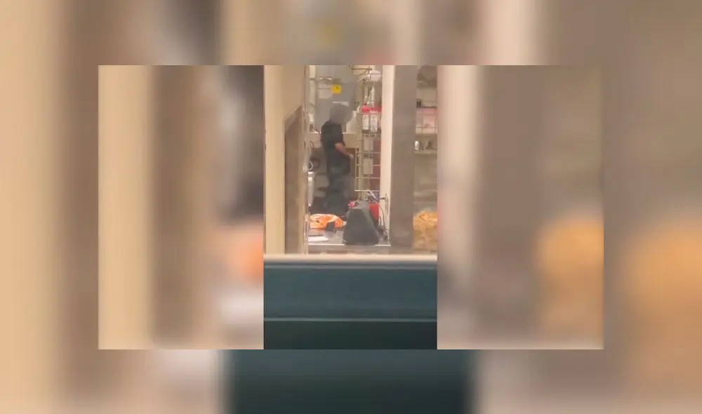 Captan a trabajador orinando en la cocina de famoso restaurante [VIDEO] 