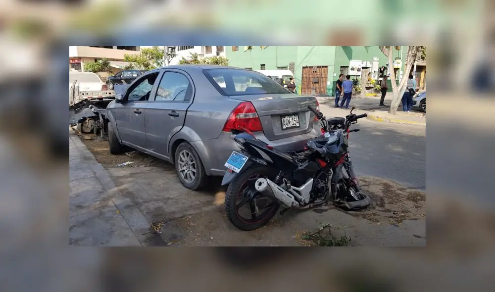 Chofer en presunto estado de ebriedad y ambos vehículos fueron conducidos a la comisaría de Piedra Liza. (Foto: Christian Moreno / La República) Chofer en presunto estado de ebriedad y ambos vehículos fueron conducidos a la comisaría de Piedra Liza. (Foto: Christian Moreno / La República)