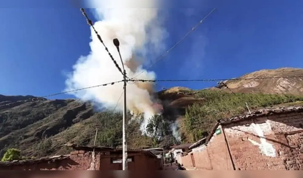 Incendio forestal en Calca, logro ser sofocado por bomberos y las brigadas. Hay graves daños. Incendio forestal en Calca, logro ser sofocado por bomberos y las brigadas. Hay graves daños.