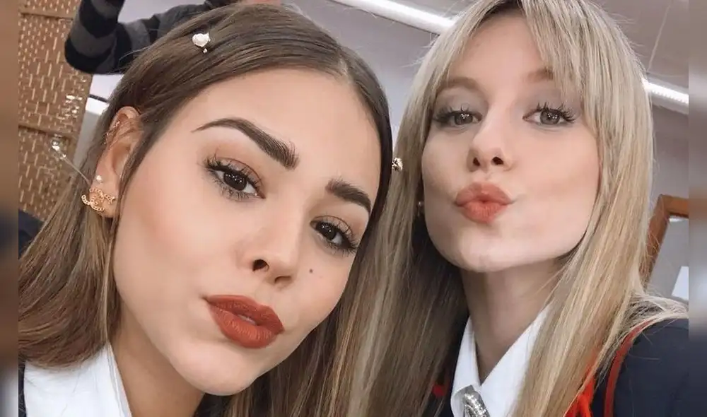 Danna Paola y Ester Expósito. Danna Paola y Ester Expósito.