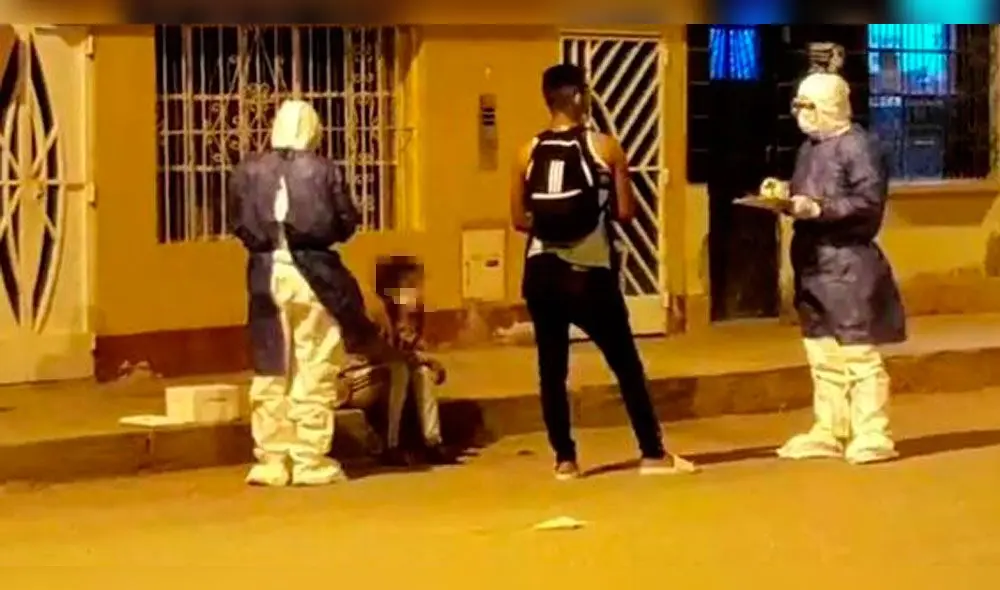 Momento en que personal del MINSA llega para atender a la mujer. Momento en que personal del MINSA llega para atender a la mujer.