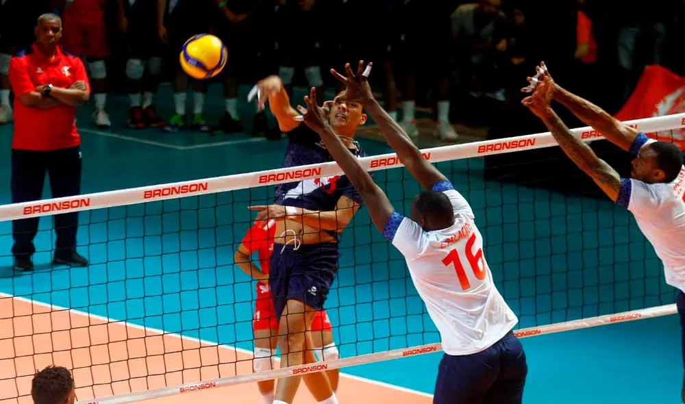 Perú debutó con derrota ante Colombia en el Preolímpico de Vóleibol Masculino Chile 2020. | Foto: @PanamSports Perú debutó con derrota ante Colombia en el Preolímpico de Vóleibol Masculino Chile 2020. | Foto: @PanamSports