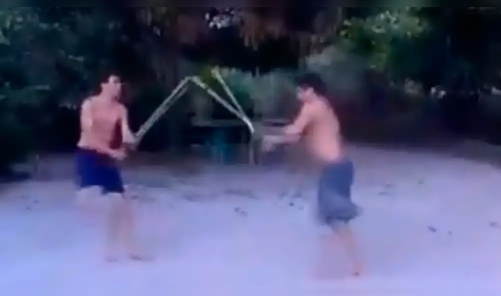 Facebook: chicos discapacitados tienen épica pelea con muletas al estilo Star Wars [VIDEO]